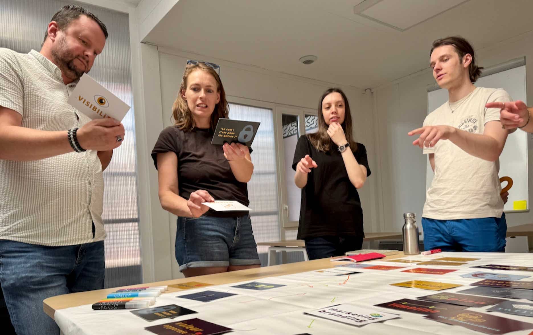 L'atelier de la Fresque-Cartes sur table